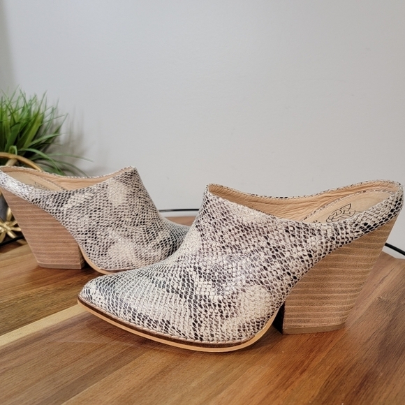 Beast Fashion Snakeskin Print Western Mule Booties Size 6 - Picture 7 of 17